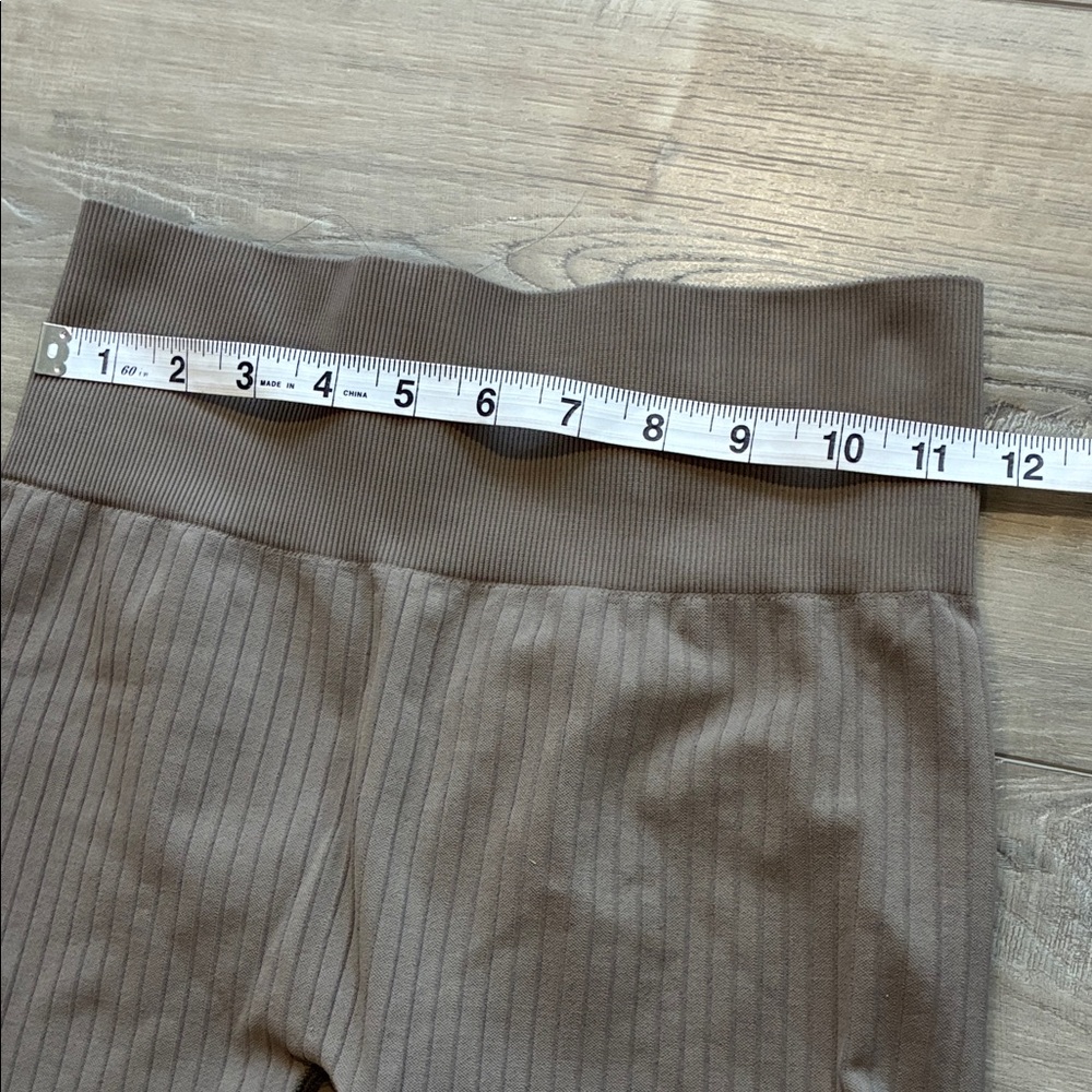H&M Ribbed High-Waist Women’s Shorts — Taupe No Tag Best for XS - Picture 8 of 9